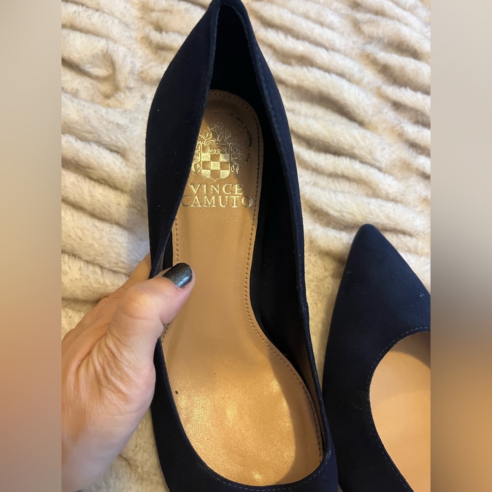 Vince Camuto Dark Navy Blue Suede Block Heel Pumps - Picture 2 of 7